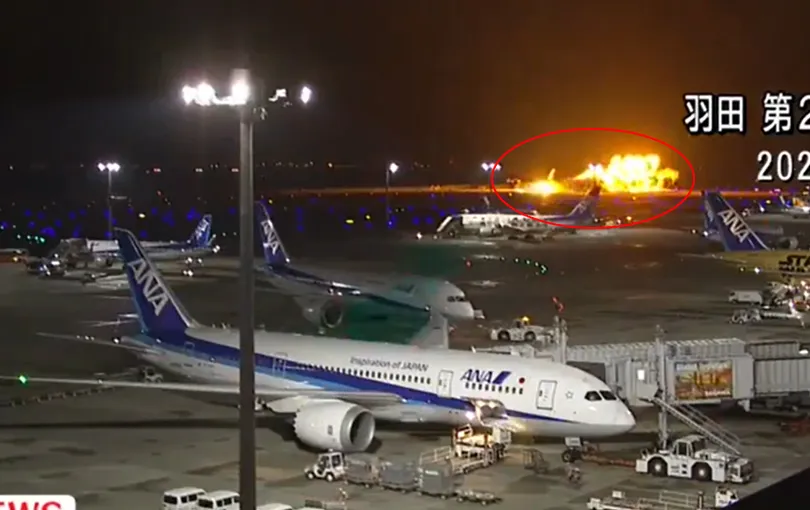 may-bay-phat-no-khi-dang-cho-hon-300-hanh-khach