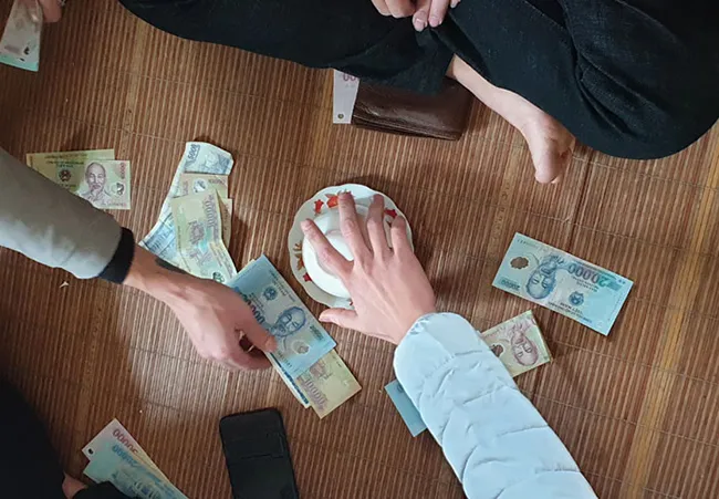ngoi-xem-danh-bac-co-bi-xu-phat-hay-khong-3