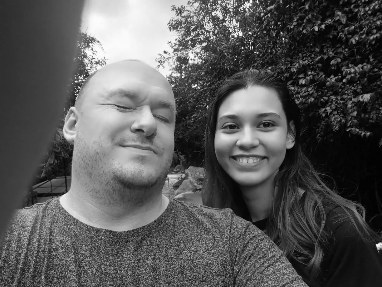 nguoi-dep-hoa-hau-hoan-vu-soc-khi-ban-trai-qua-doi-1