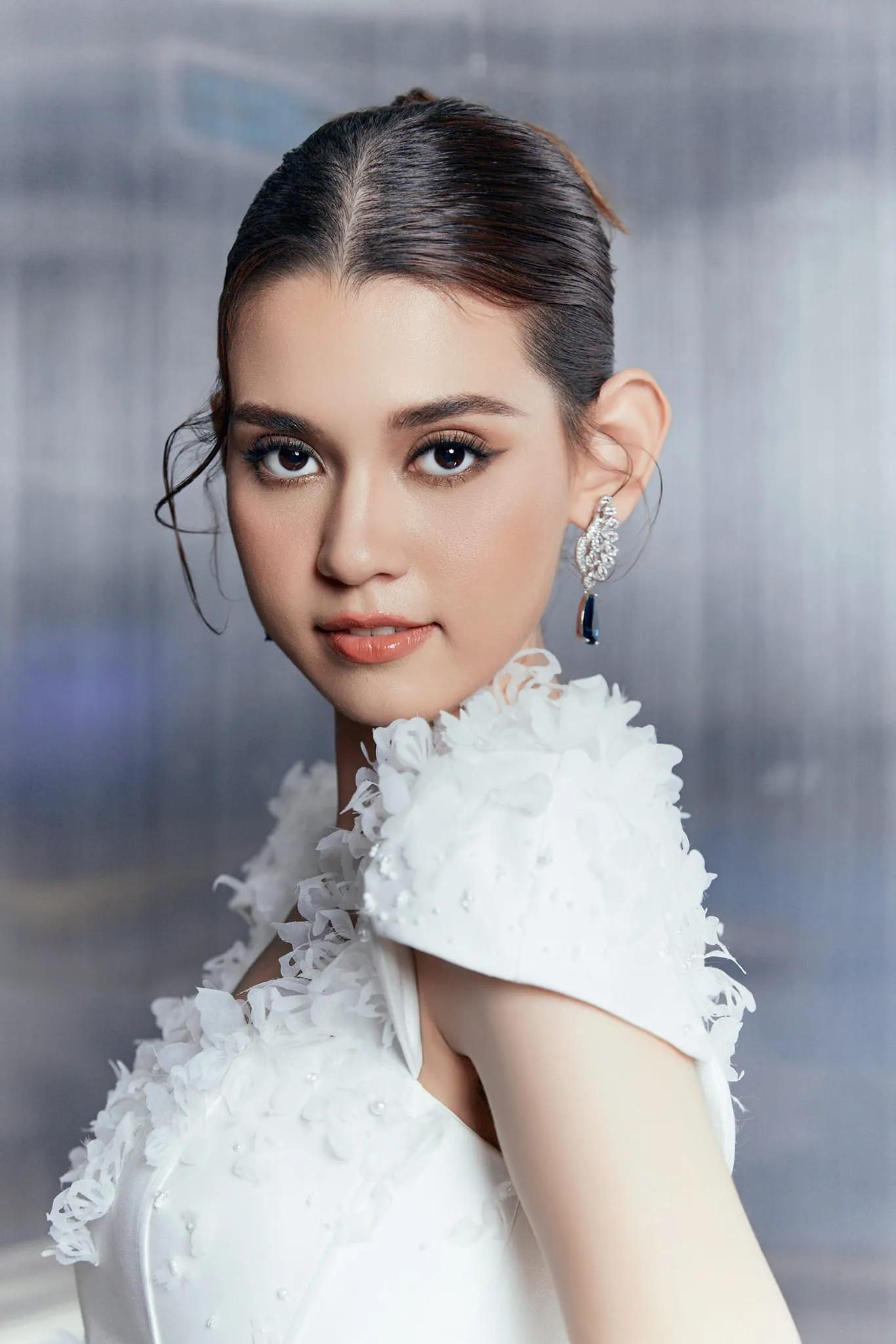 nguoi-dep-hoa-hau-hoan-vu-soc-khi-ban-trai-qua-doi-3