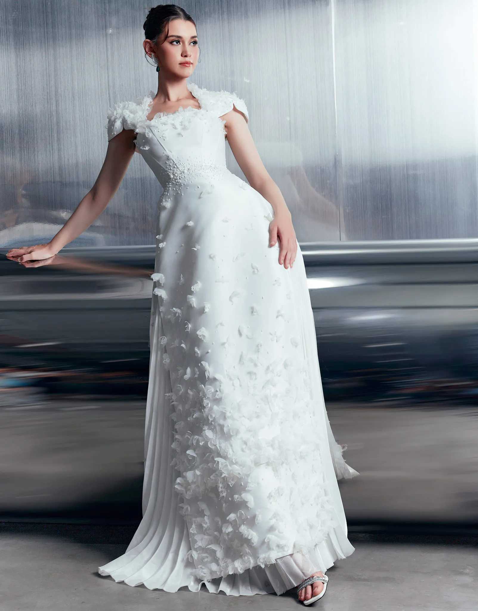 nguoi-dep-hoa-hau-hoan-vu-soc-khi-ban-trai-qua-doi-5