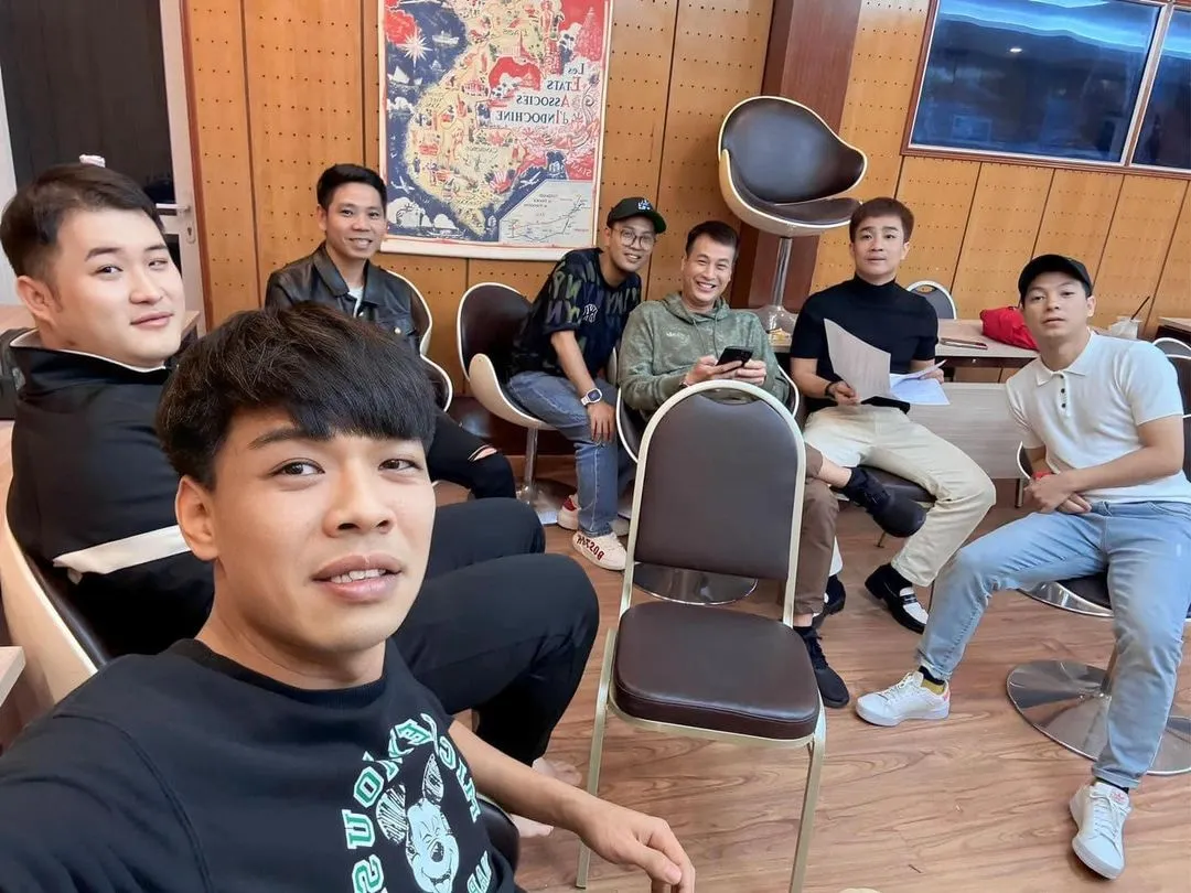 nsnd-cong-ly-tro-lai-tao-quan-vao-vai-co-dau-nhu-thuong-le