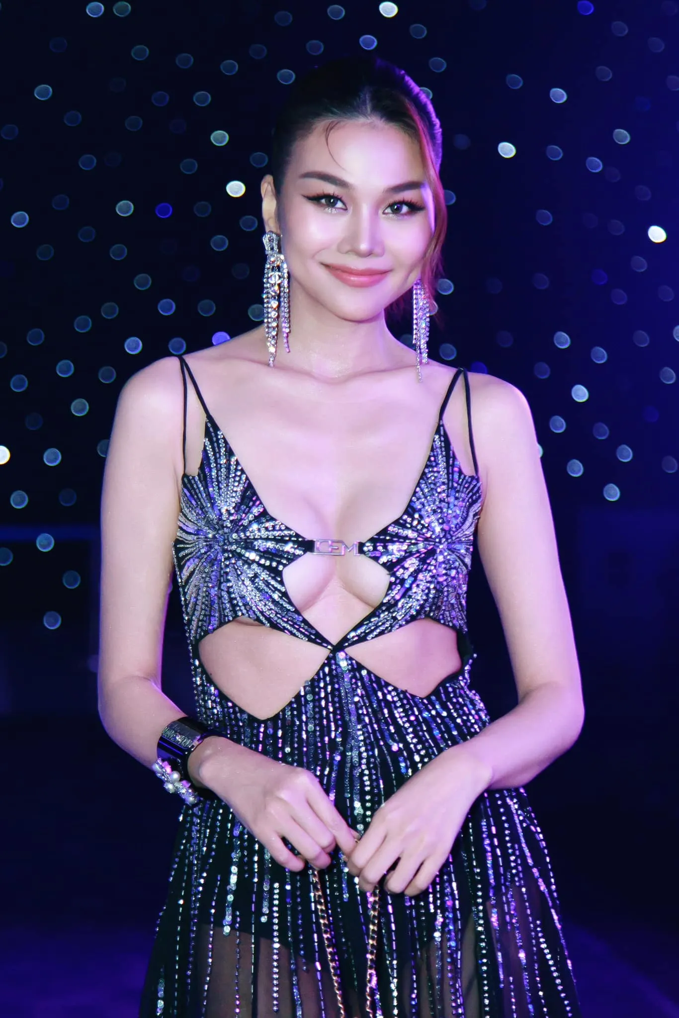 phan-ung-cua-chong-thanh-hang-khi-thay-vo-mac-goi-cam-2
