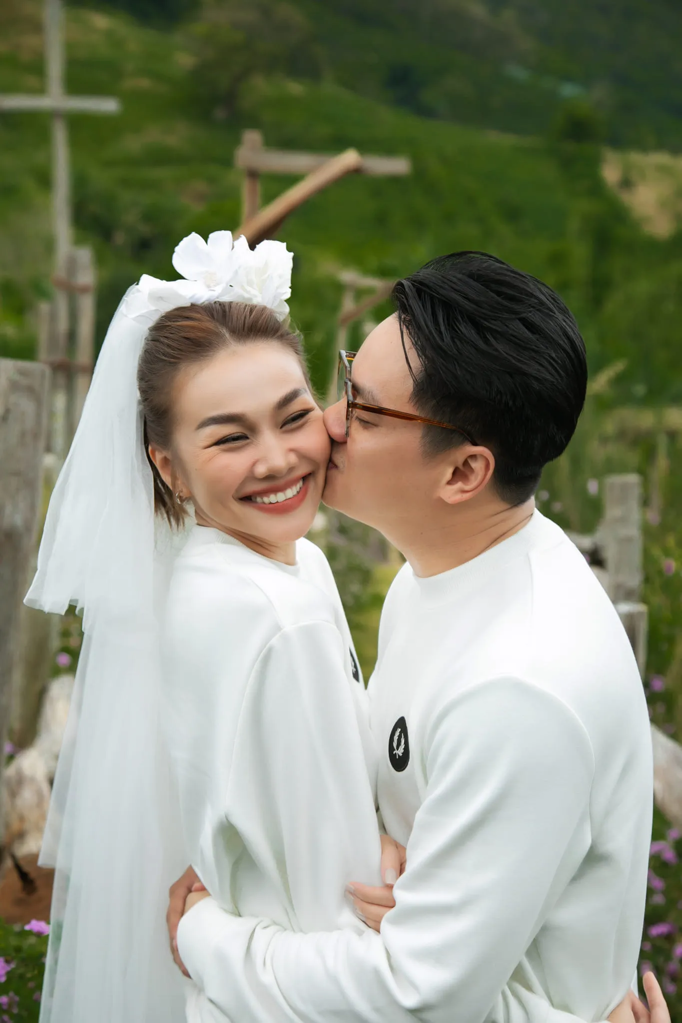 phan-ung-cua-chong-thanh-hang-khi-thay-vo-mac-goi-cam-6