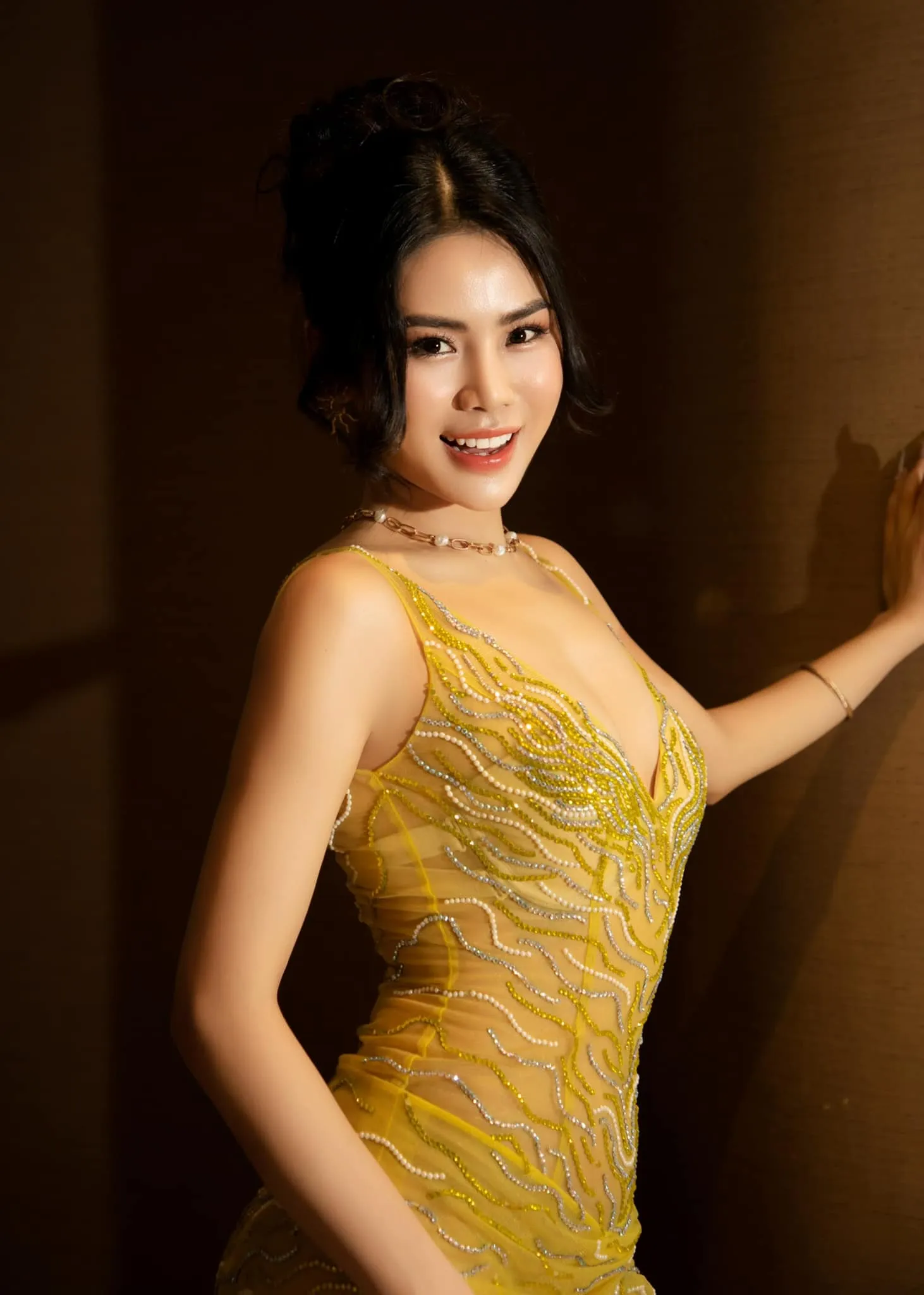 a-hau-chu-thi-anh-co-dong-thai-an-y-sau-hinh-anh-than-thiet-voi-nghiem-duc