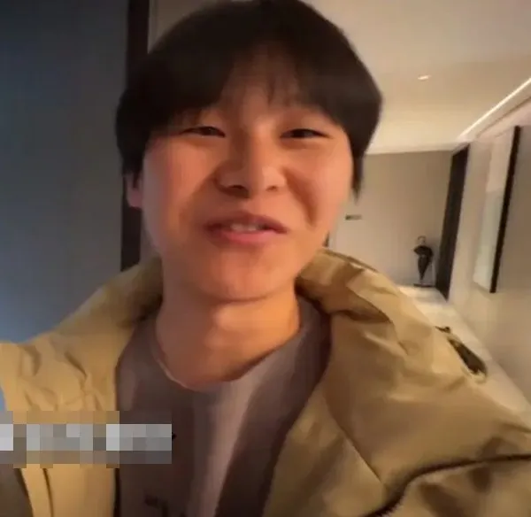 chang-trai-hon-20-tuoi-moi-biet-la-con-cua-trieu-phu-1