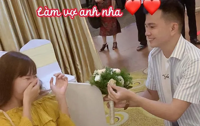 co-gai-cuoi-luon-anh-shipper-vi-dat-hang-online-qua-nhieu (3)