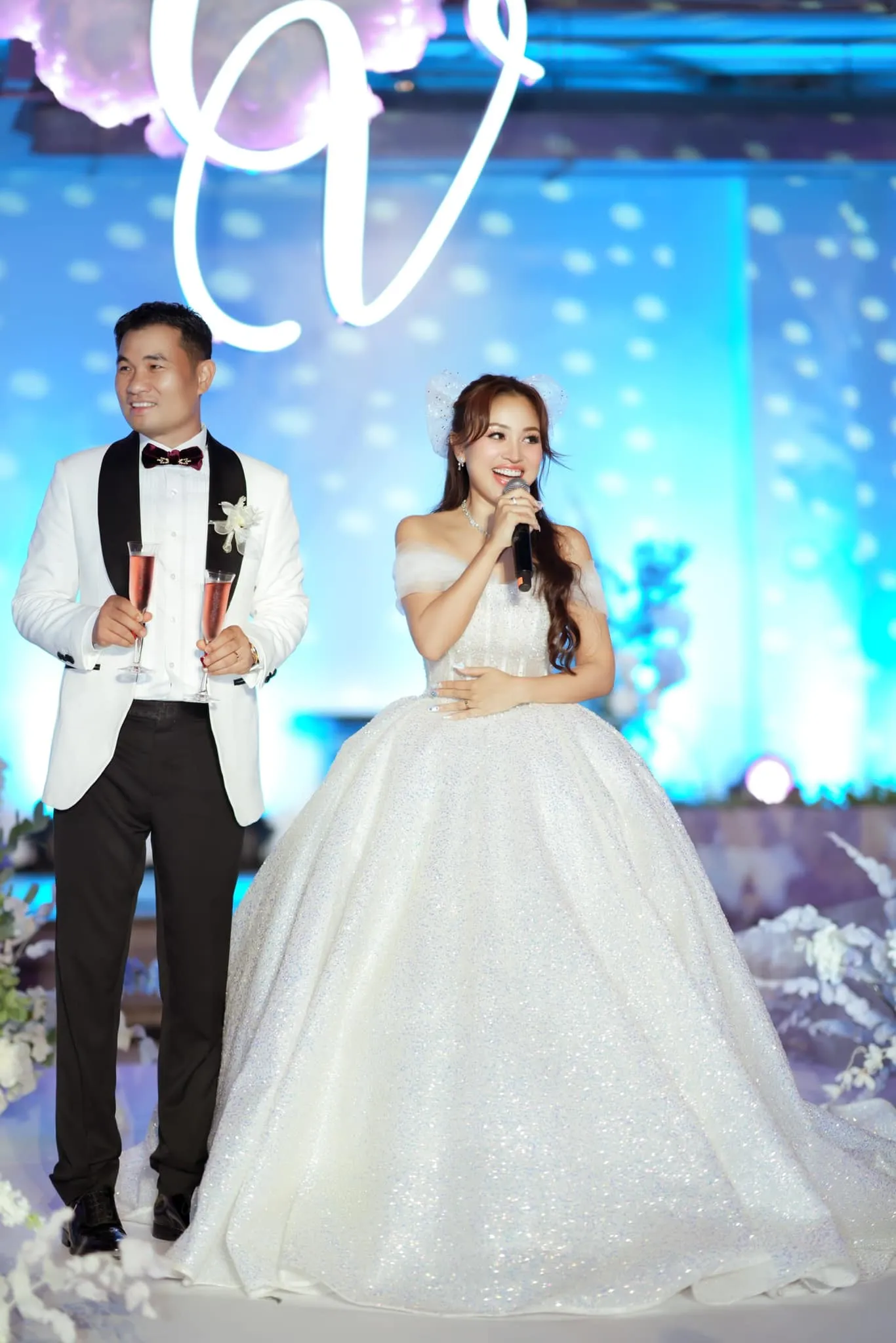 dam-cuoi-thanh-van-hugo-va-chong-doanh-nhan-3