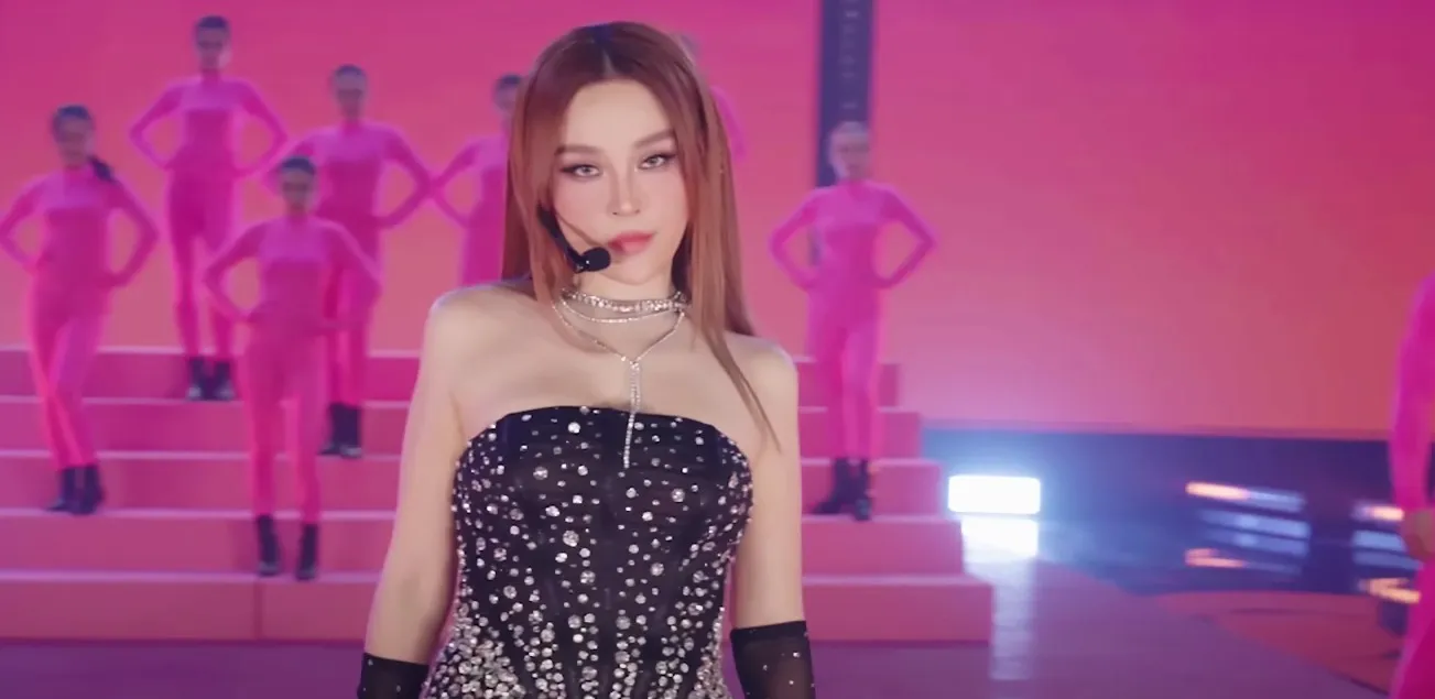 nhan-sac-xinh-dep-cua-huyen-baby-tai-chi-dep-dap-gio-re-song-2