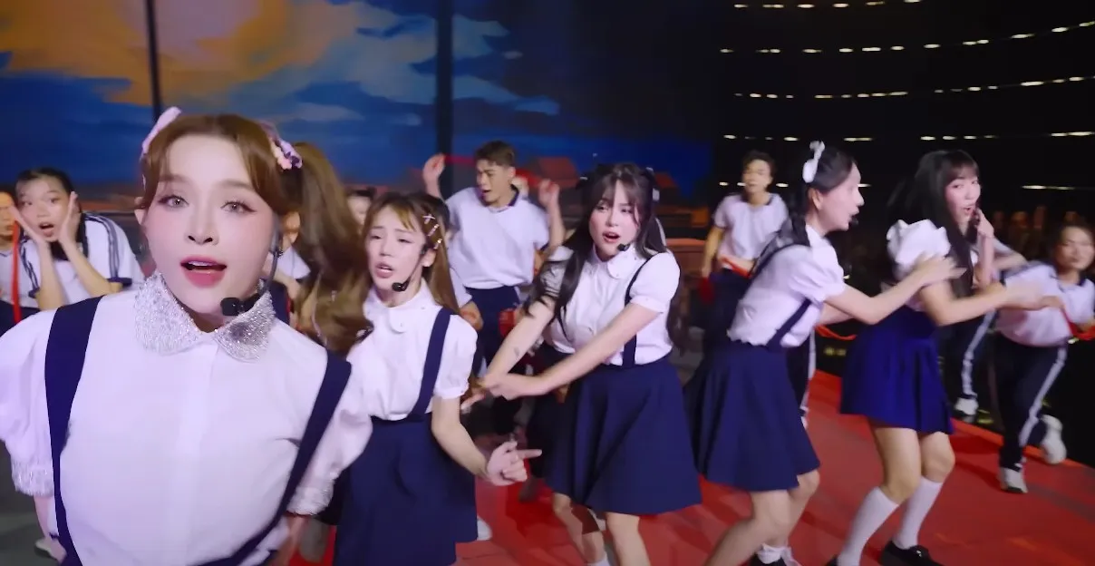 nhan-sac-xinh-dep-cua-huyen-baby-tai-chi-dep-dap-gio-re-song-3