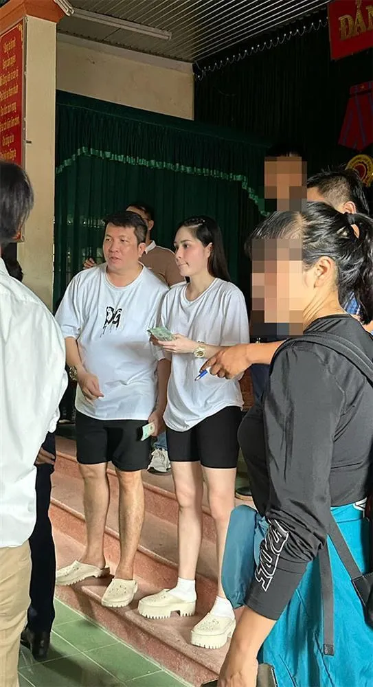 vo-chong-doan-di-bang-quen-dem-tien-khi-lam-tu-thien-3