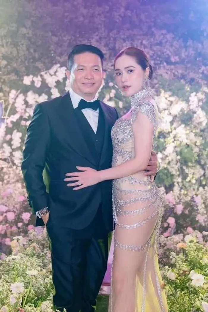 vo-chong-doan-di-bang-quen-dem-tien-khi-lam-tu-thien-4