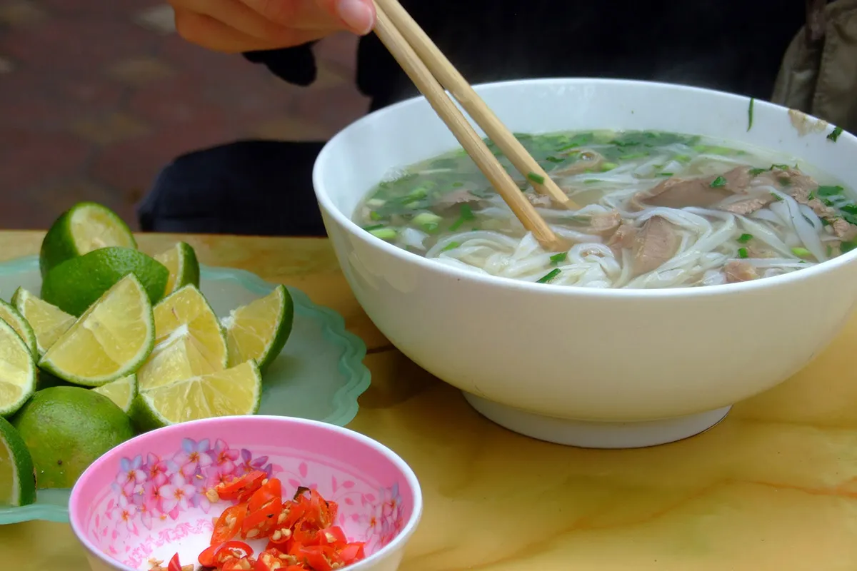 chang-trai-ngoi-xe-lan-to-bi-chu-quan-pho-o-ha-noi-tu-choi-phuc-vu-2