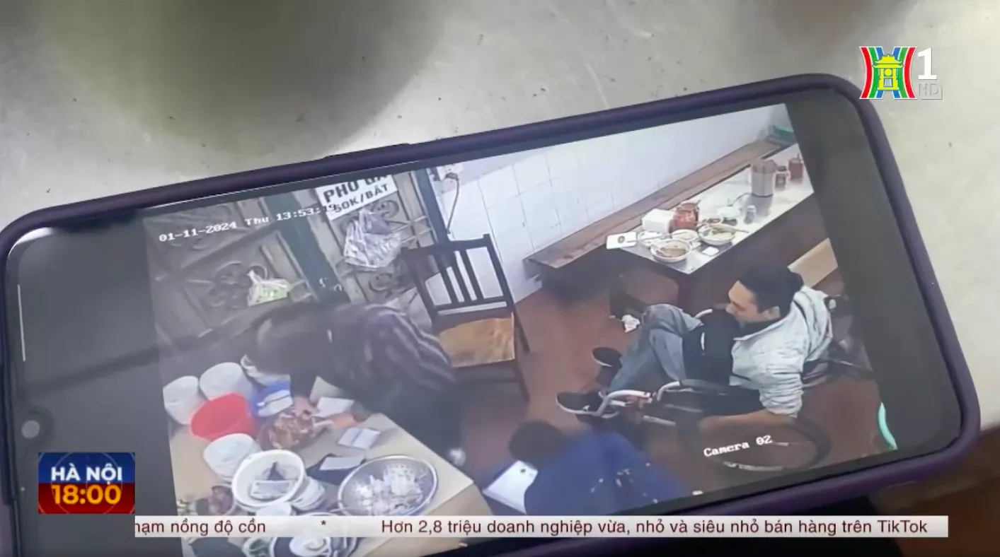 trich-xuat-camera-quan-pho-bi-chang-trai-to-duoi-khach-1