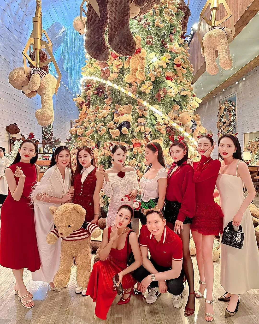 bac-si-cao-huu-thinh-va-hoi-ban-than-toan-my-nhan-showbiz-1