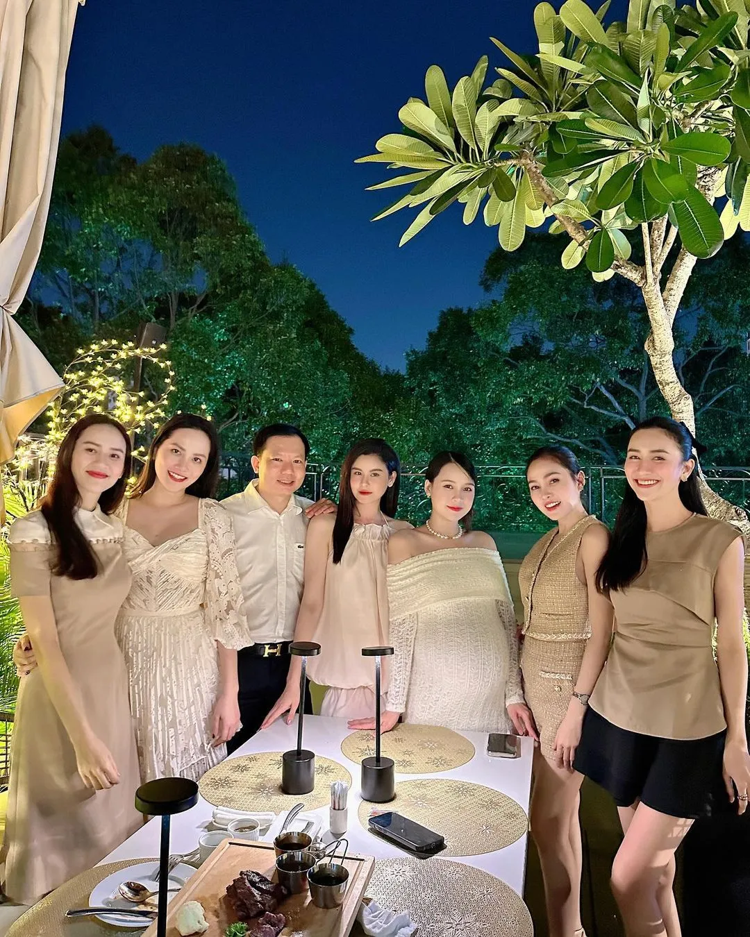 bac-si-cao-huu-thinh-va-hoi-ban-than-toan-my-nhan-showbiz