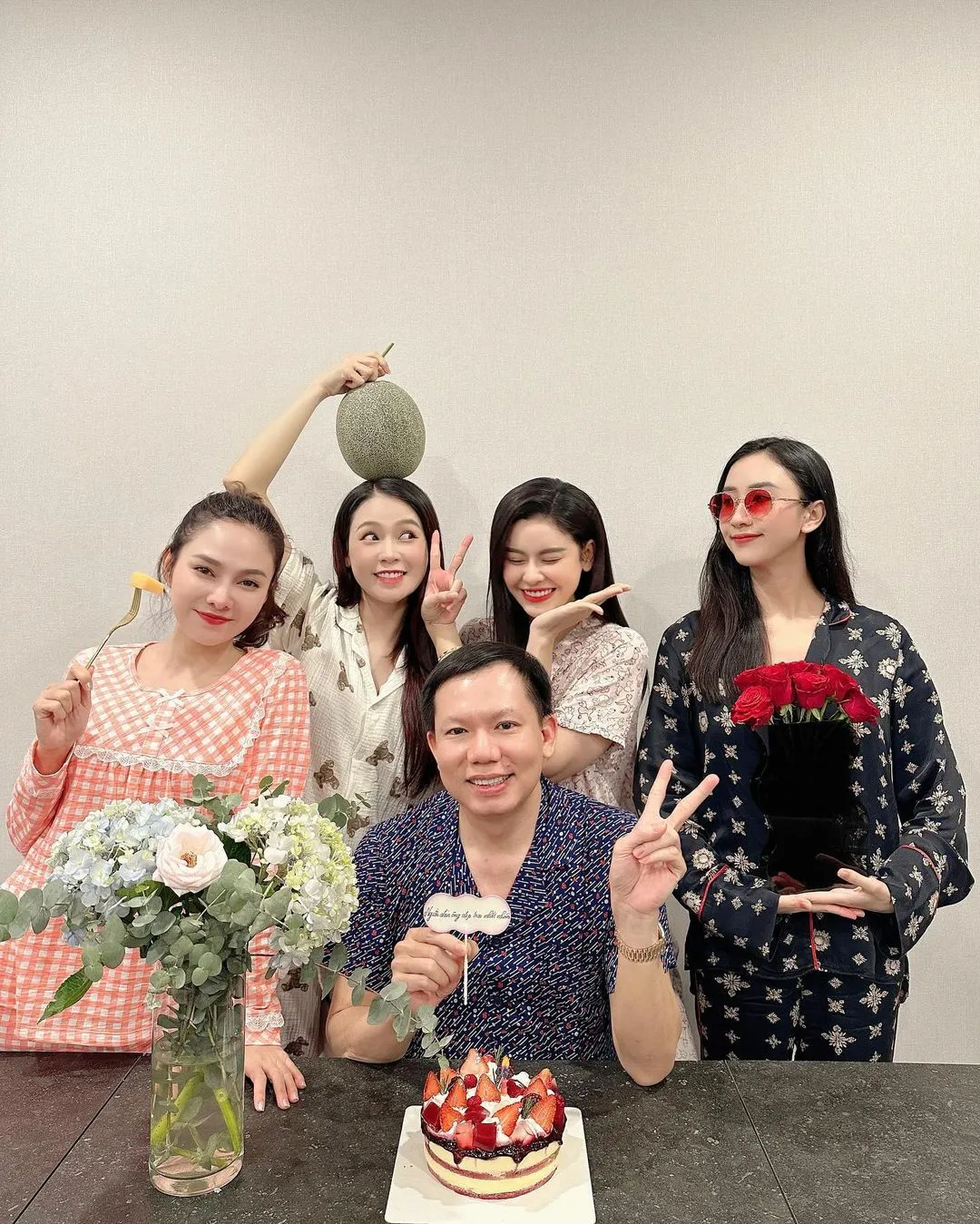 bac-si-cao-huu-thinh-va-hoi-ban-than-toan-my-nhan-showbiz-3