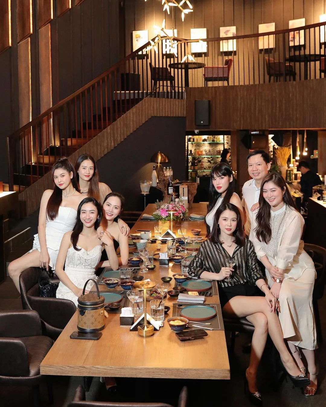 bac-si-cao-huu-thinh-va-hoi-ban-than-toan-my-nhan-showbiz-5