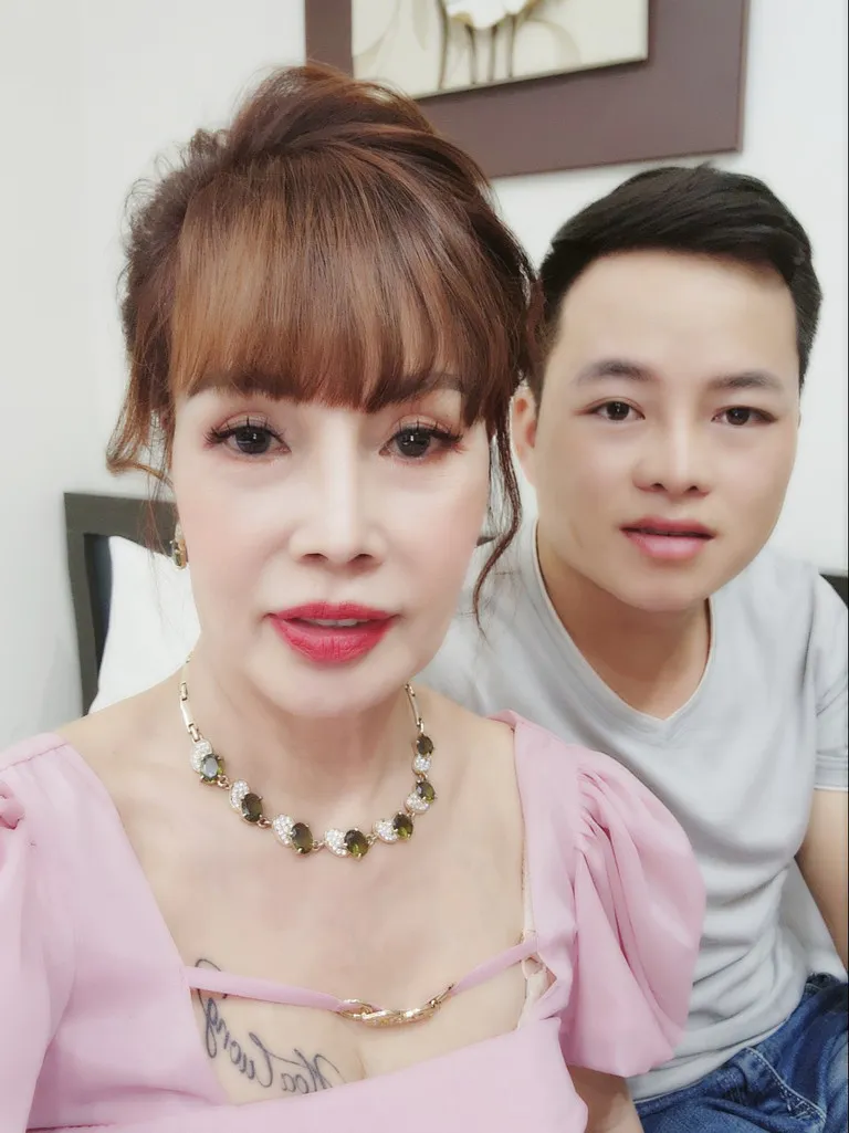 co-dau-thu-sao-lap-san-di-chuc-cho-chong-tre-2