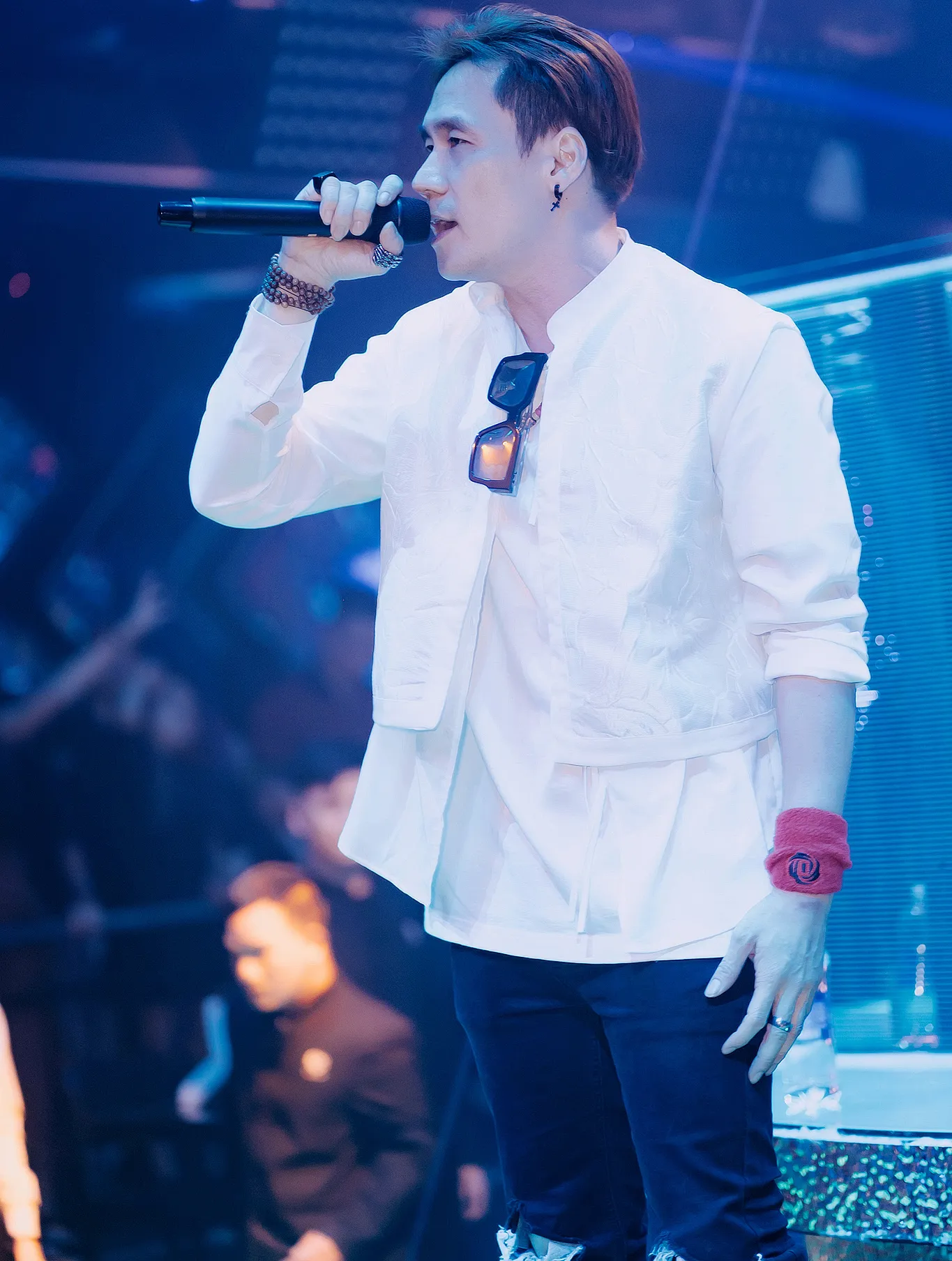 cuoc-song-ca-si-khanh-phuong-hien-ra-sao-sau-khi-vo-bi-bat-3
