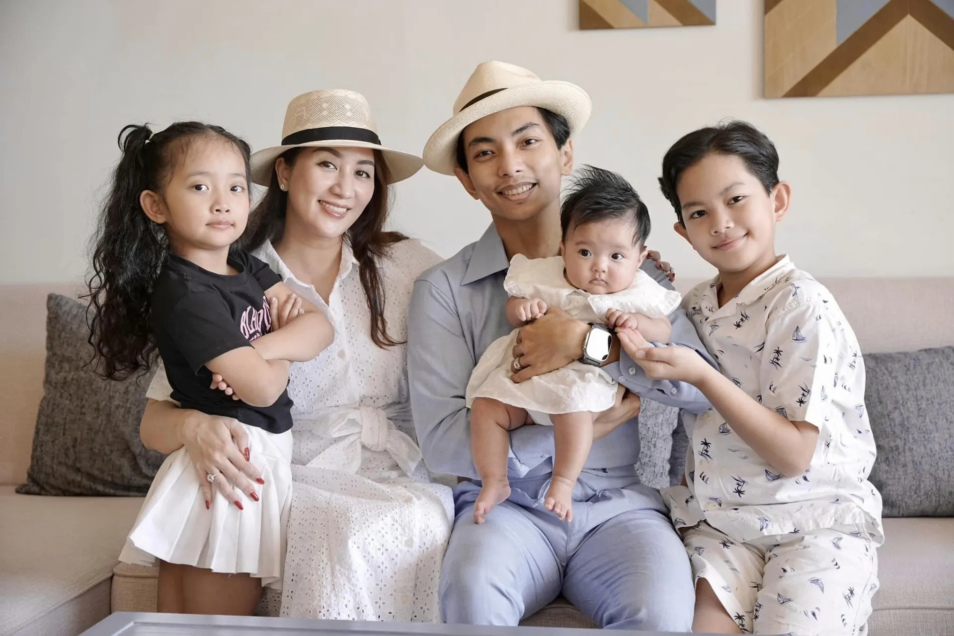 khanh-thi-nhap-vien-phau-thuat-tai-singapore-3