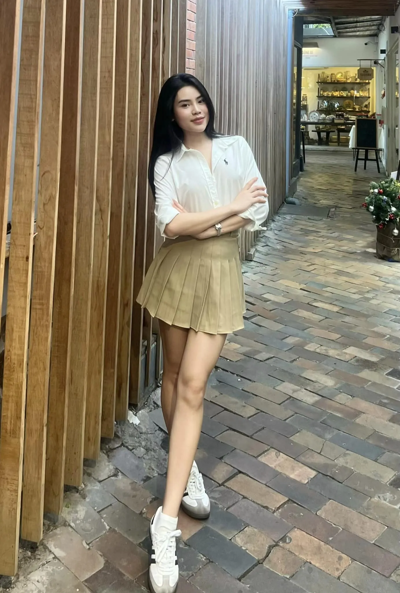 a-hau-chu-thi-anh-noi-ve-chuyen-hen-ho-thieu-gia-nghiem-duc