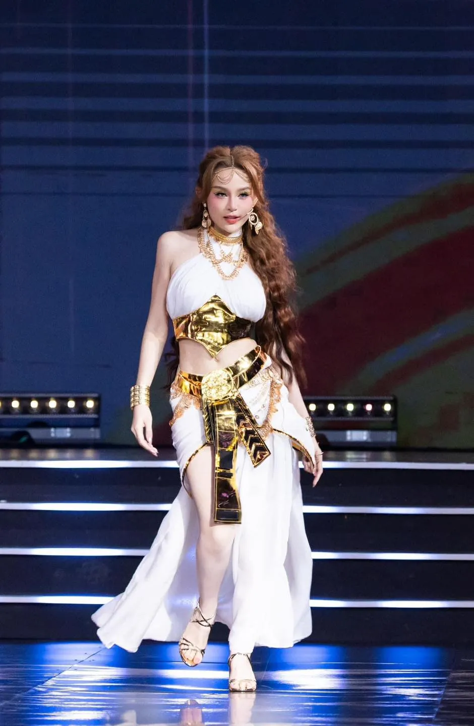 uyen-linh-he-lo-so-du-tai-khoan-cua-huyen-baby-3