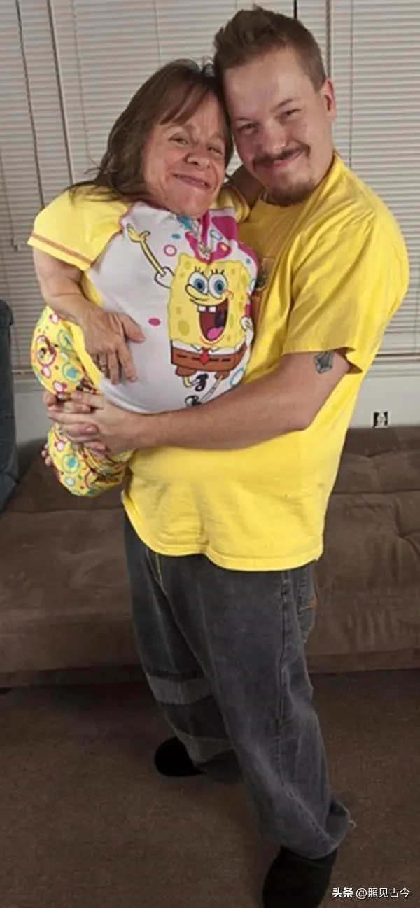 nguoi-phu-nu-cao-70cm-lay-chong-cao-1m8-sinh-duoc-3-con-4