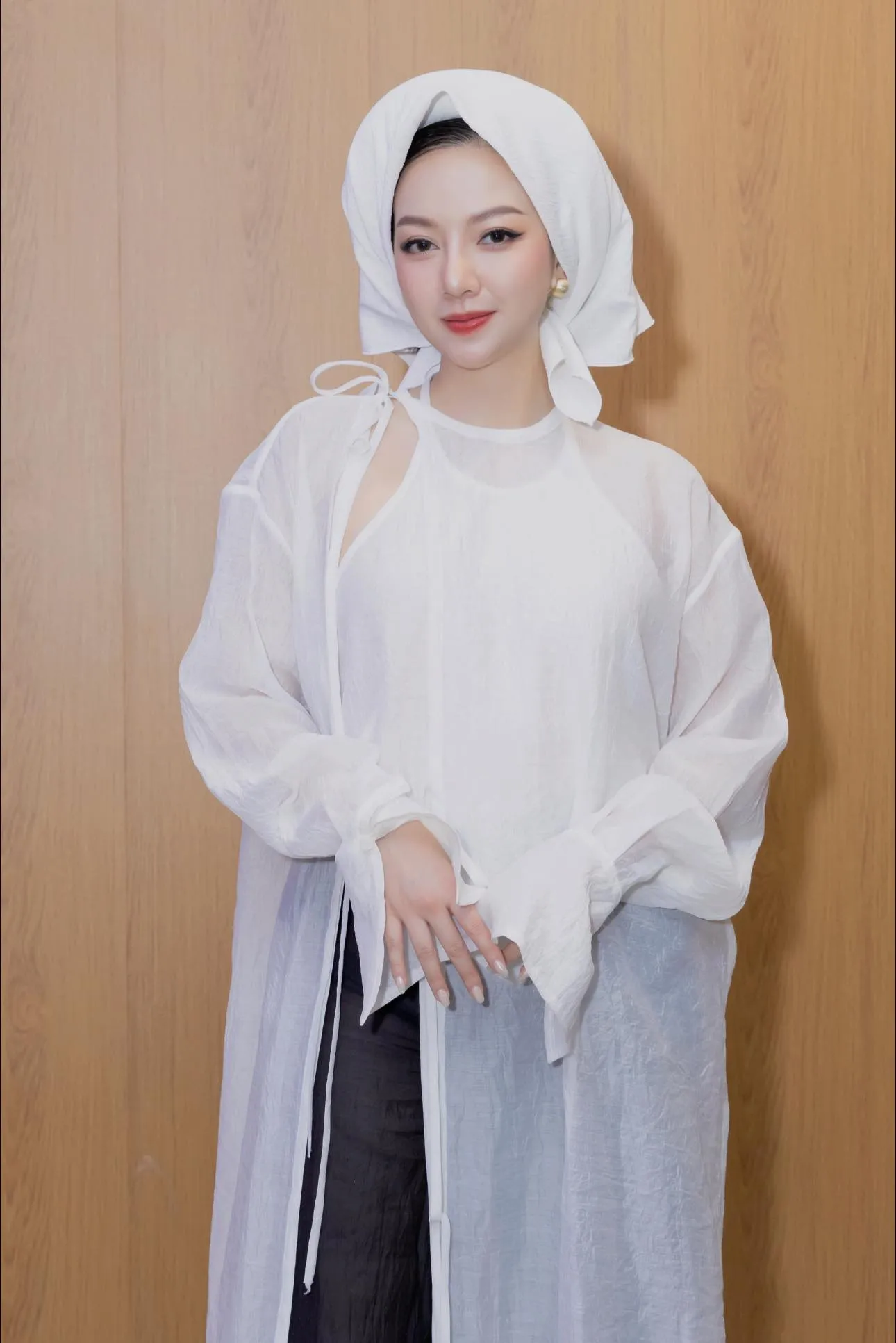 nu-dien-vien-bang-di-mang-thai-con-dau-long-2