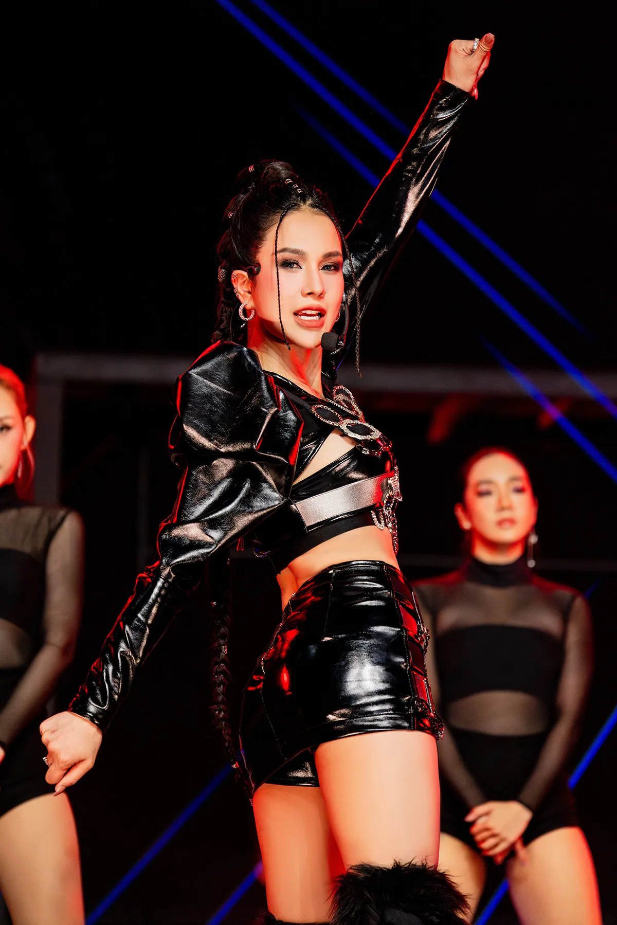 diep-lam-anh-chi-dep-dap-gio-re-song-1