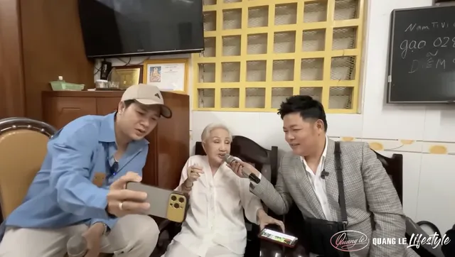 quang-le-tang-tien-cho-nghe-si-hong-nga