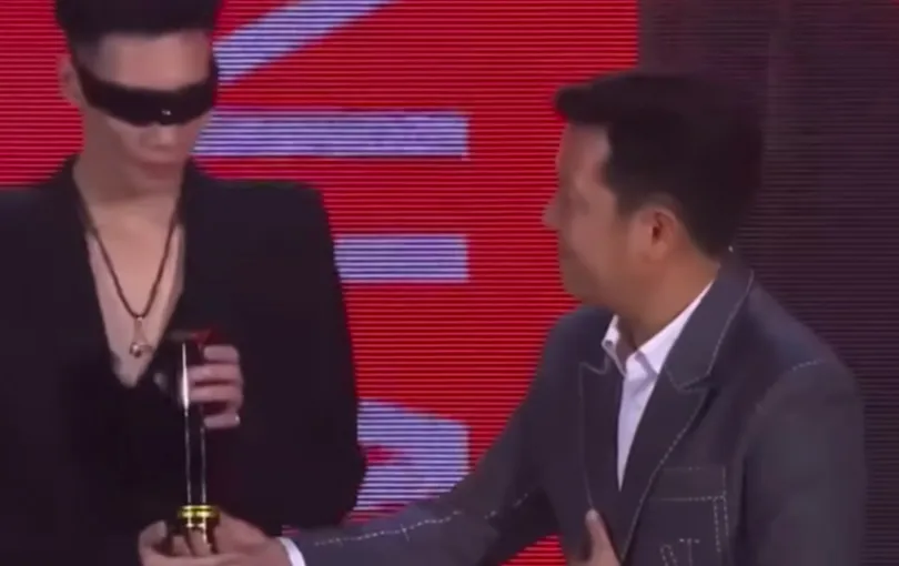 truong-giang-gay-tranh-cai-vi-phat-ngon-o-le-trao-giai (2)