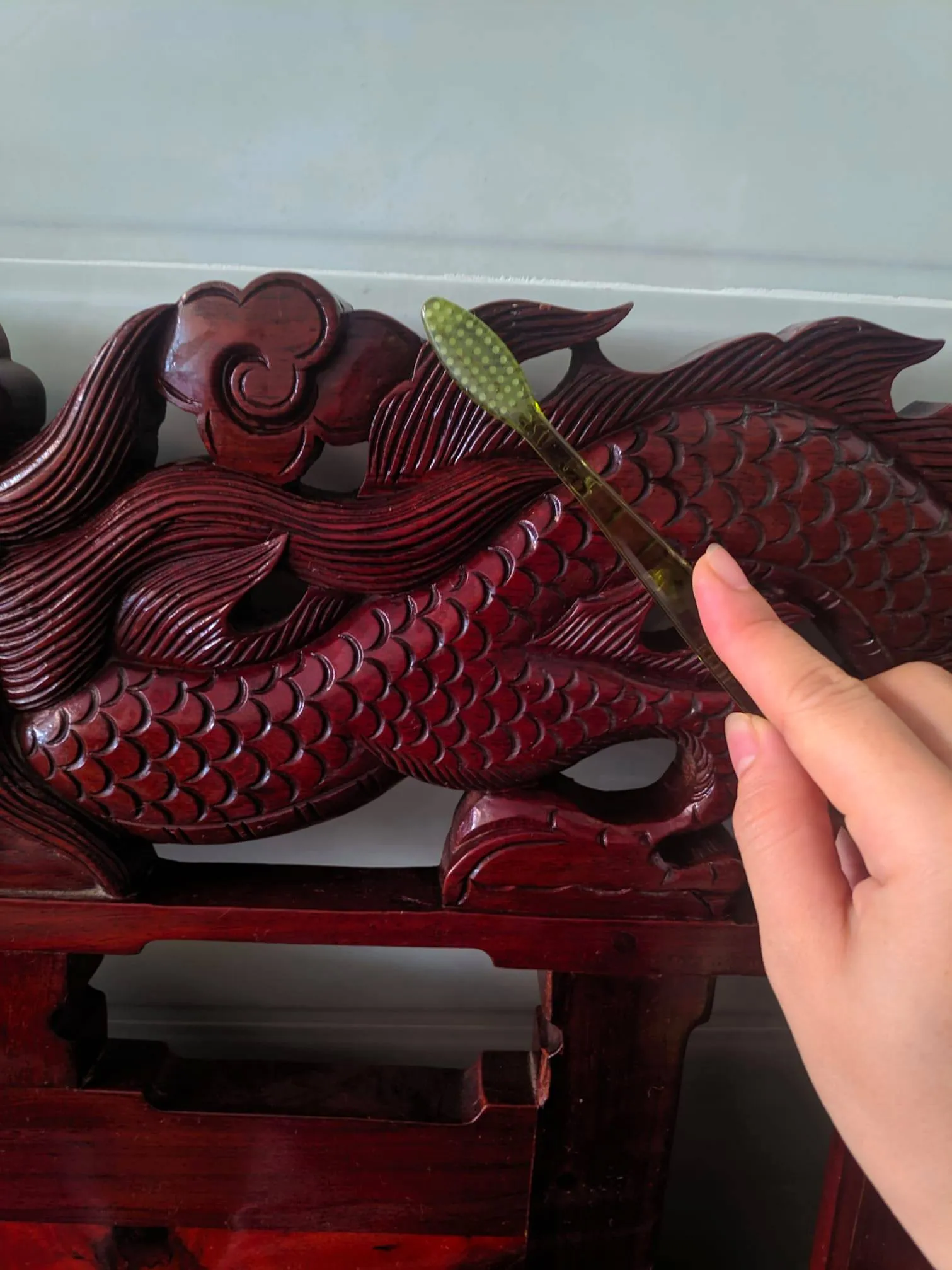 cach-ve-sinh-ban-ghe-rong-phuong-don-gian-2