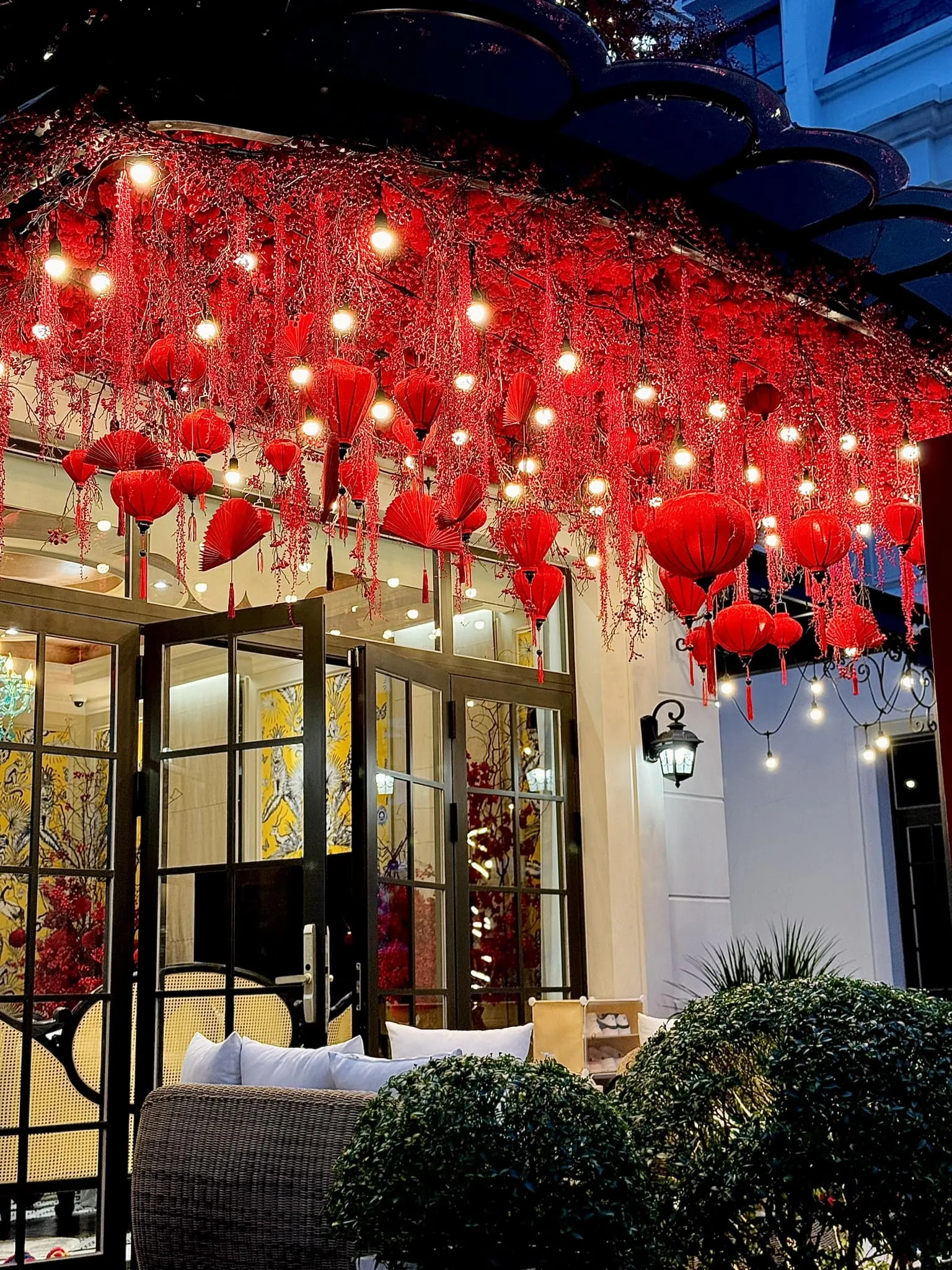 doan-di-bang-trang-tri-nha-don-tet-hoanh-trang-3