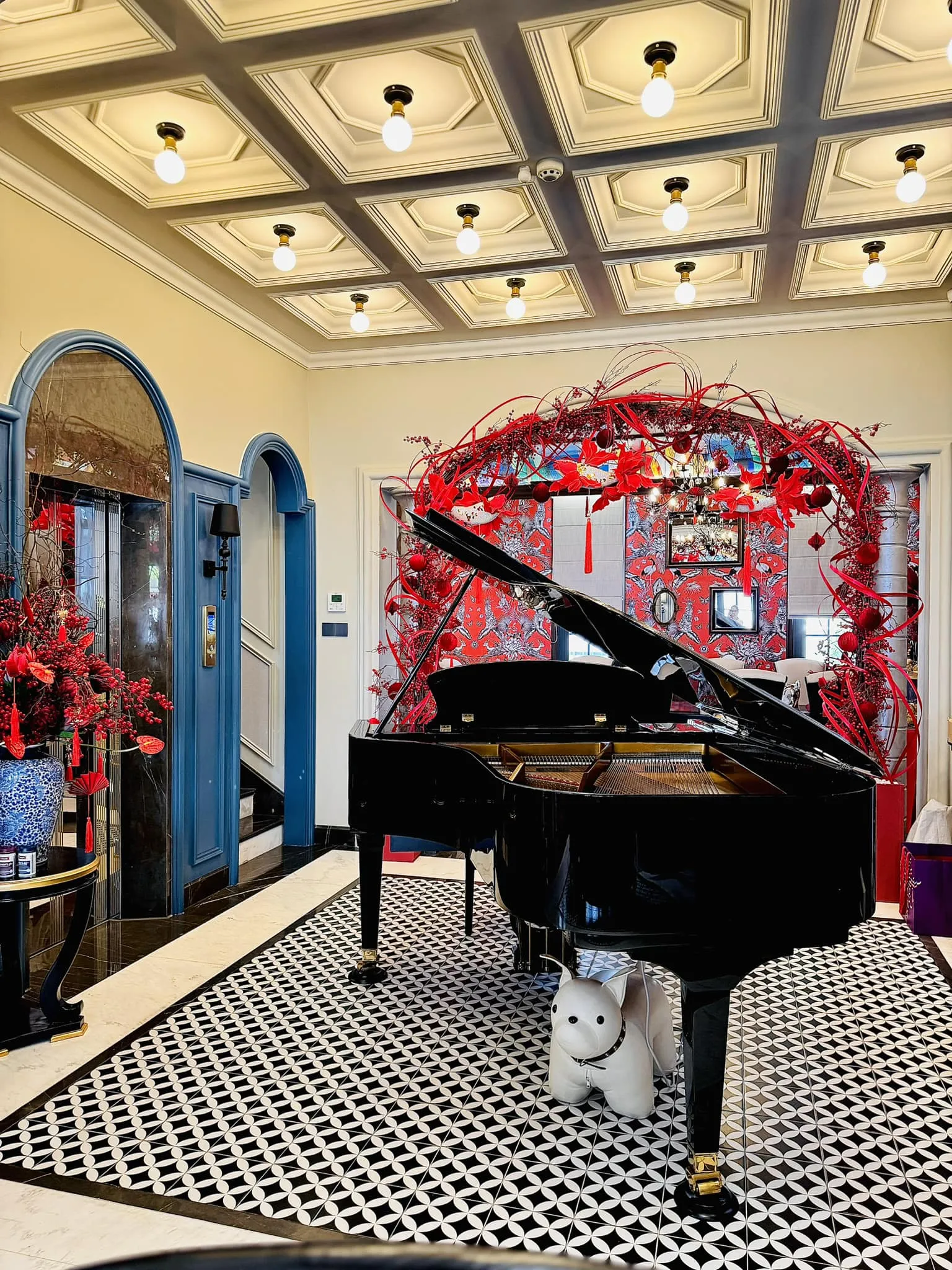 doan-di-bang-trang-tri-nha-don-tet-hoanh-trang-4