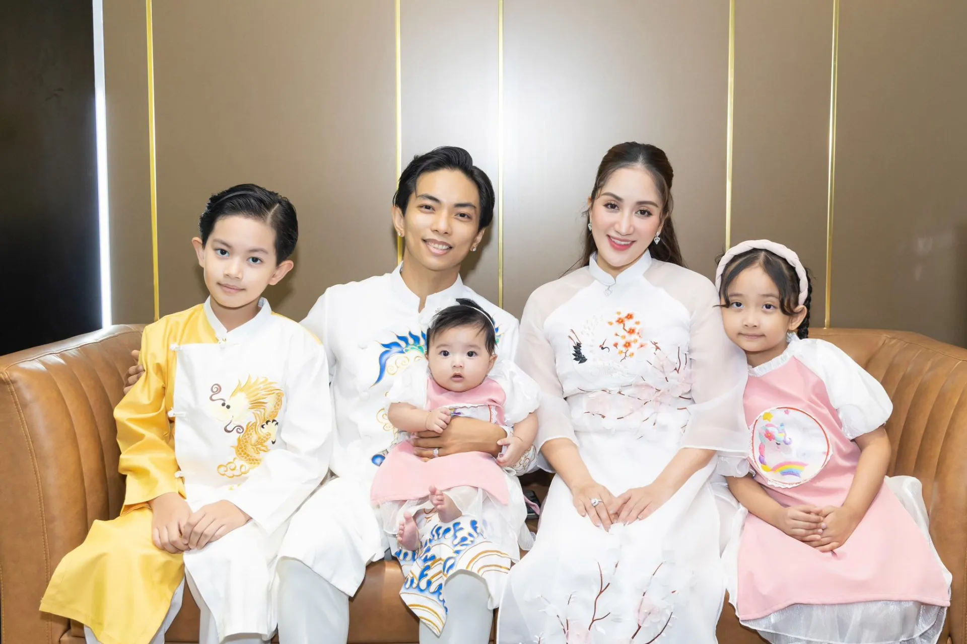 khanh-thi-mang-thai-lan-4-o-tuoi-42-1