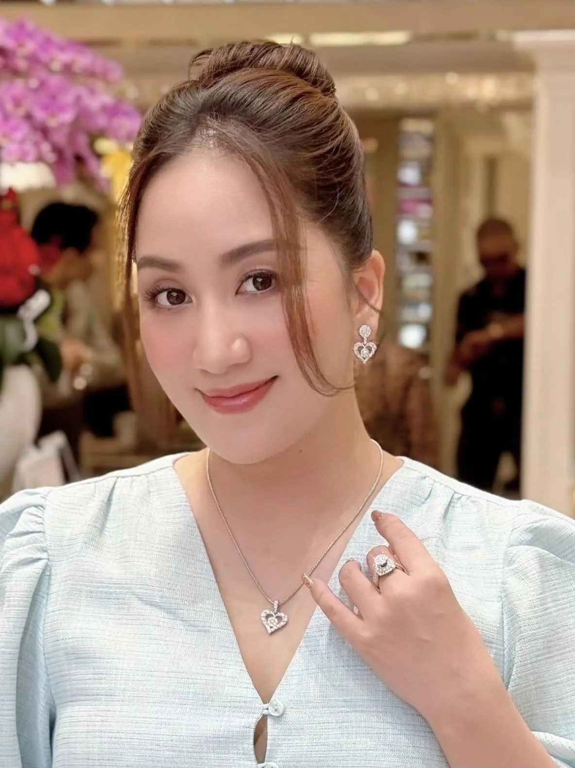 khanh-thi-mang-thai-lan-4-o-tuoi-42-2