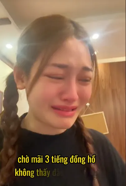 dien-vien-thuy-anh-don-thu-cung