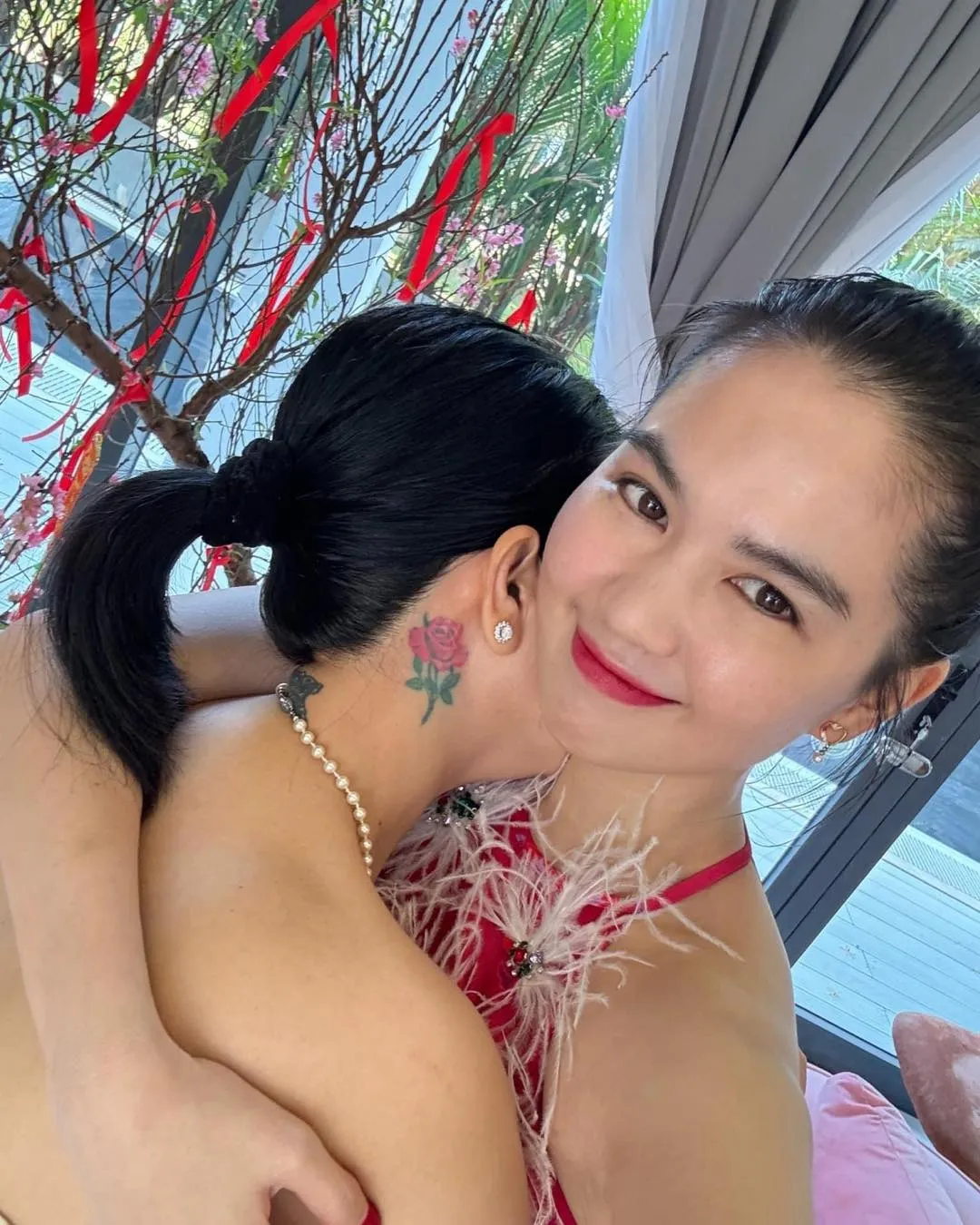 ngoc-trinh-don-tet-cung-gia-dinh