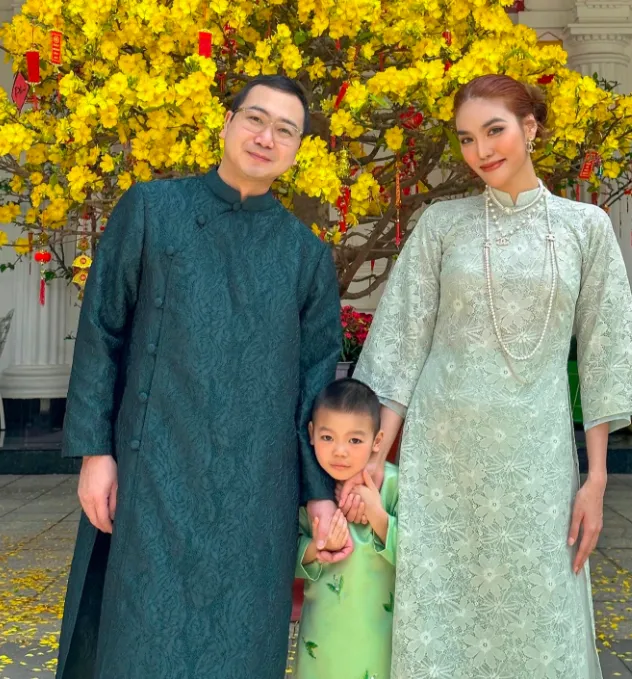 sao-viet-mac-ao-dai-dip-dau-nam-moi-2