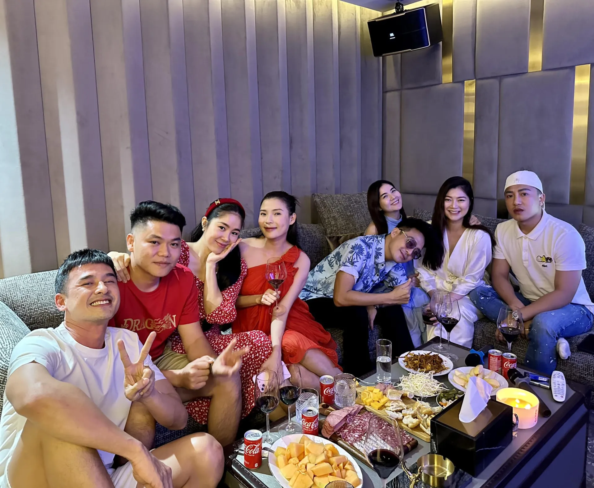 thanh-truc-va-chau-khai-phong-xuat-hien-chung