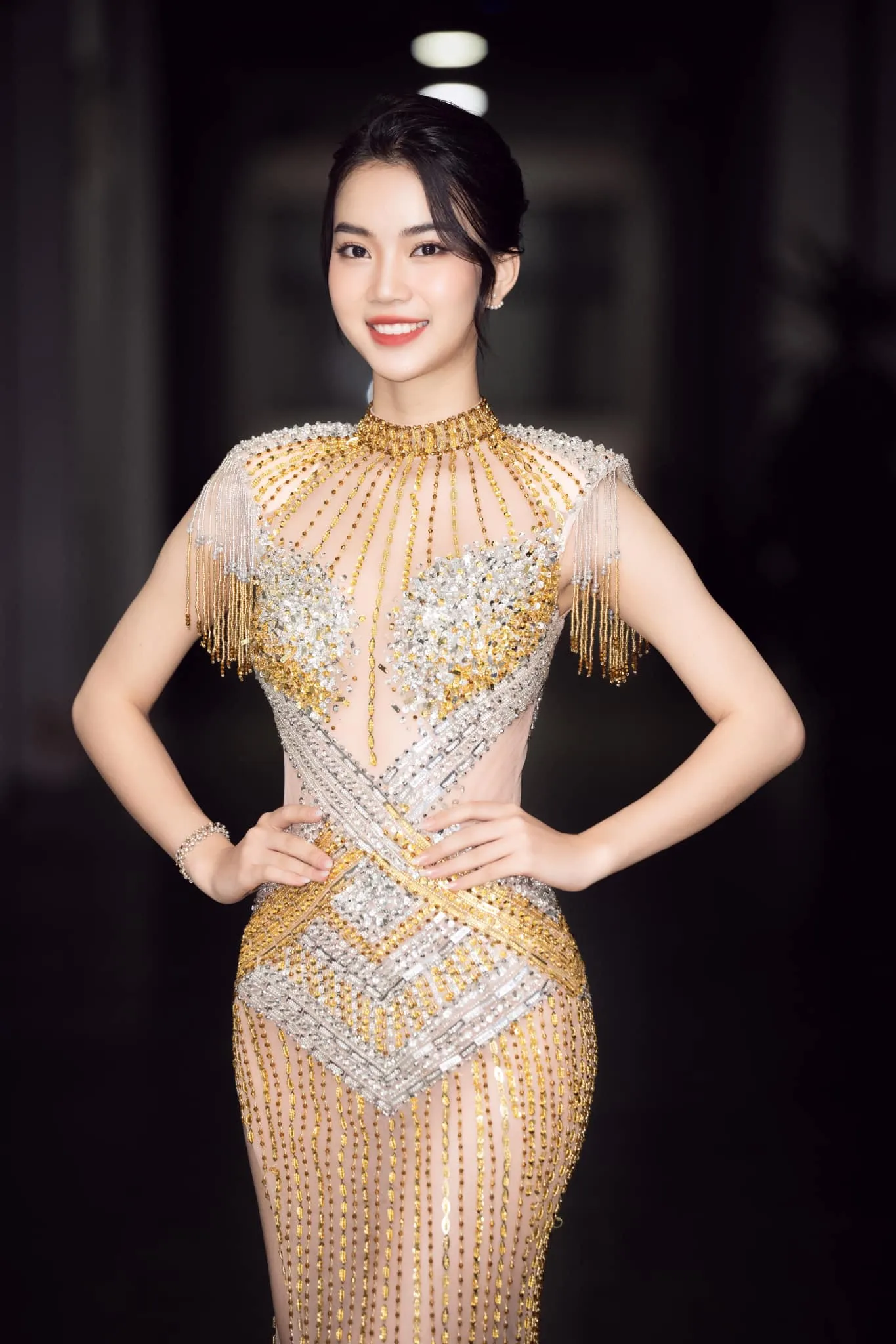 nguoi-dep-hoang-huong-giang-hoa-hau-viet-nam-