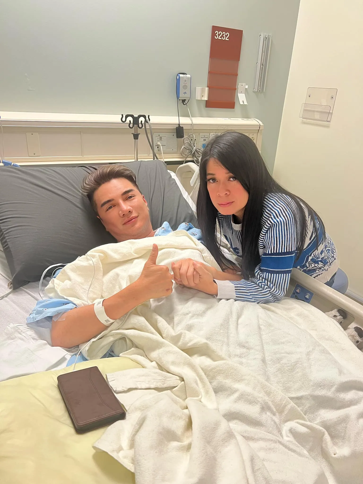 vien-phi-dieu-tri-chan-thuong-chan-cua-dam-vinh-hung-tai-my-2