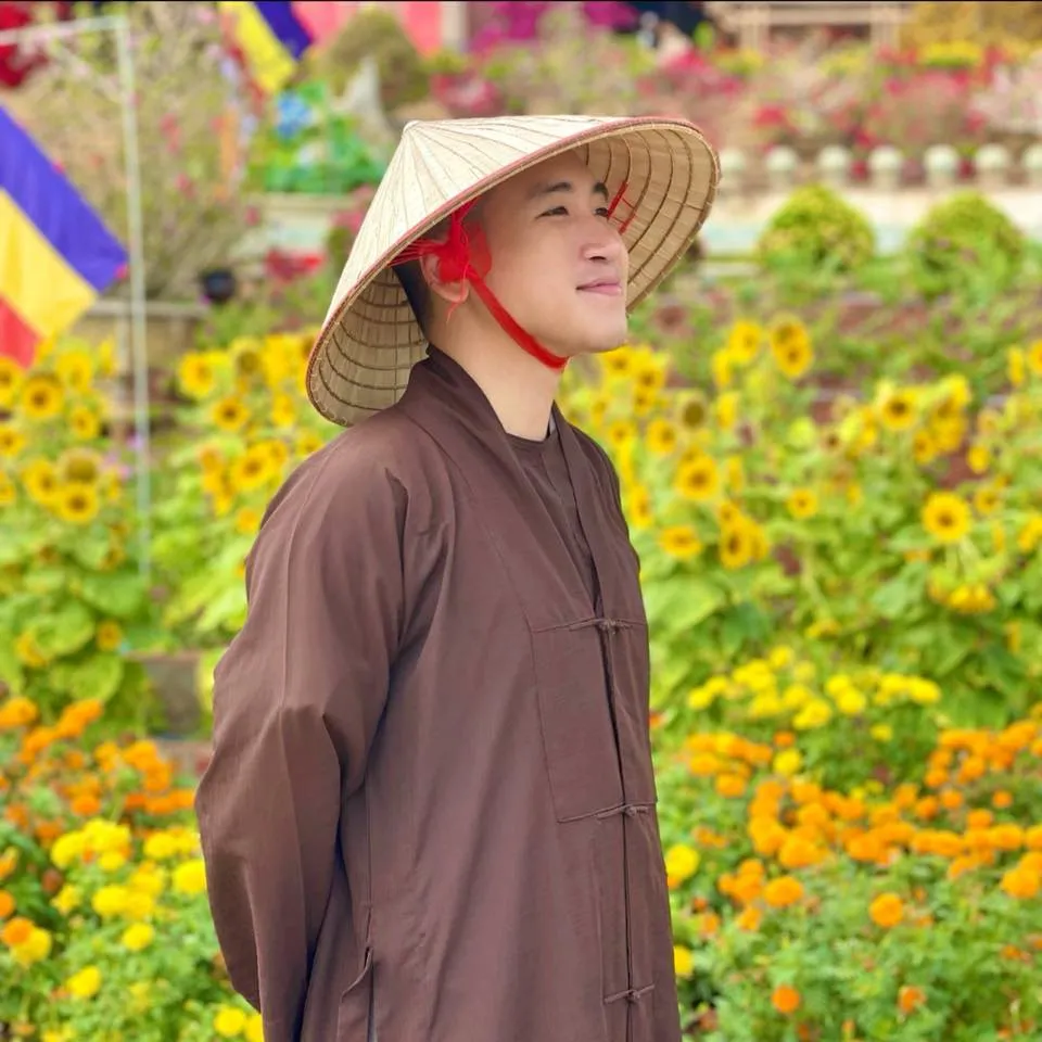 mc-dai-nghia-noi-ve-viec-huy-cung-xuat-gia
