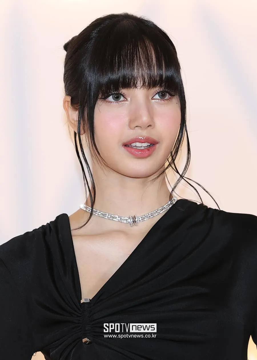 toc-tien-va-lisa-chung-khung-hinh-tai-su-kien-4