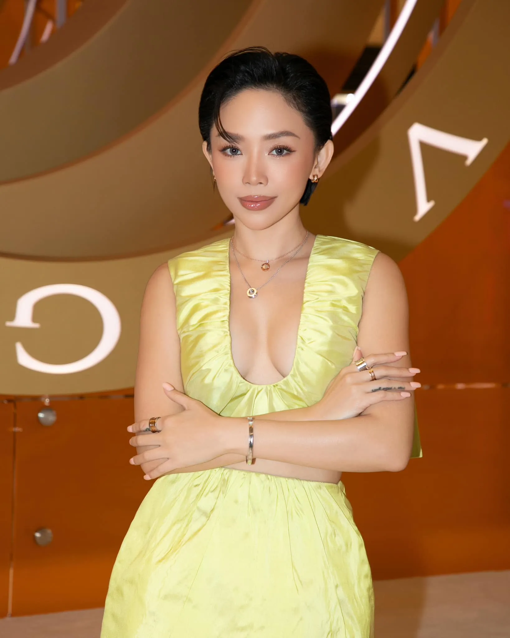 toc-tien-va-lisa-chung-khung-hinh-tai-su-kien-6