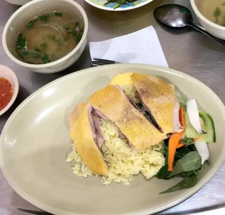 222-nguoi-nhap-vien-sau-khi-an-com-ga-o-nha-trang-1