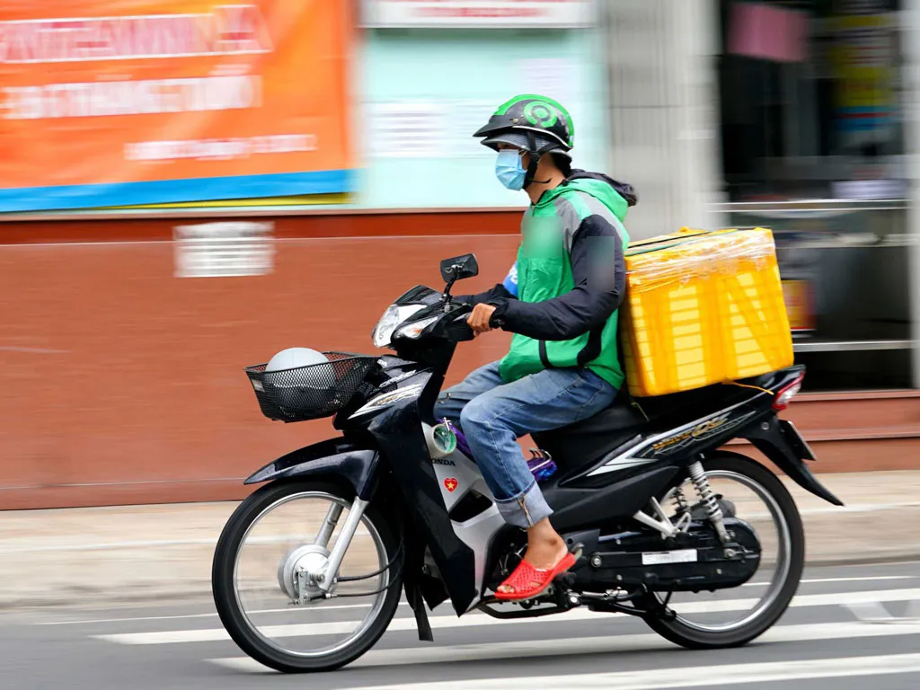 nu-shipper-bi-bom-hang-gan-2-trieu-dong-2