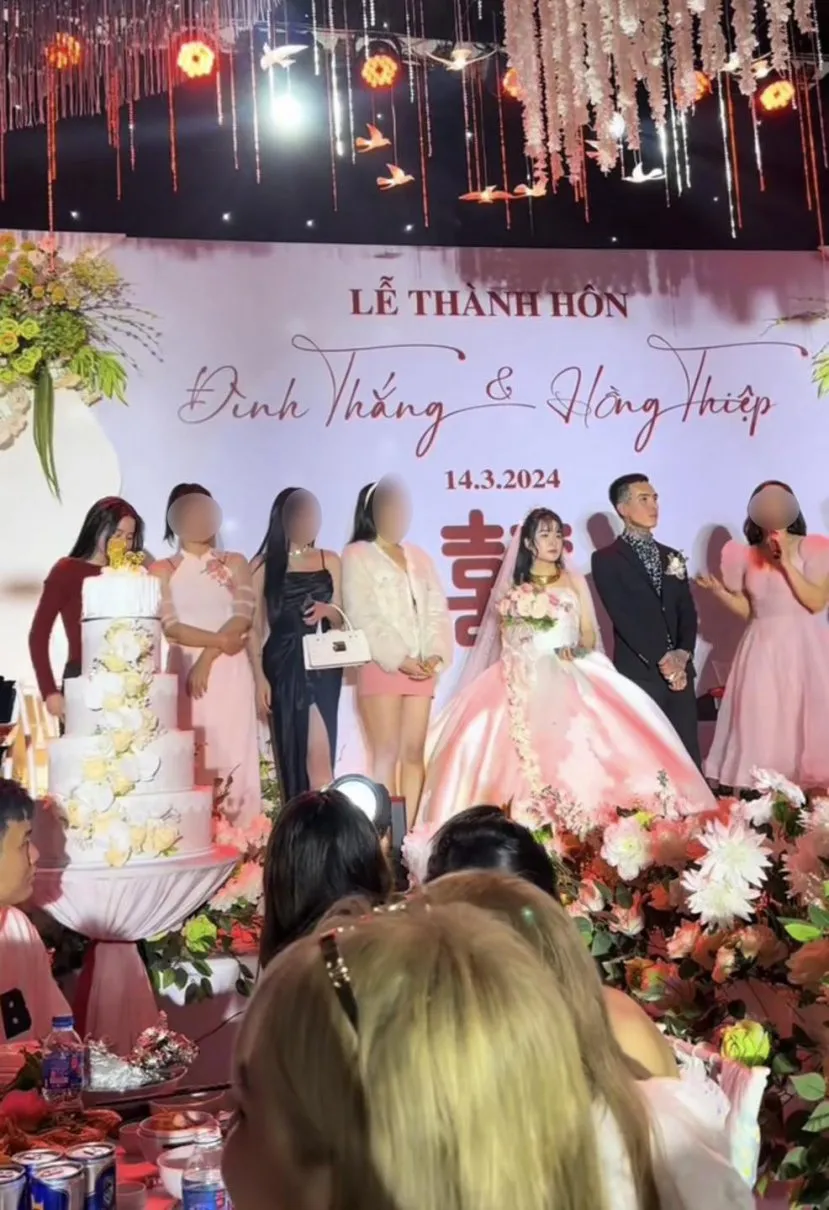 chu-re-moi-12-nguoi-yeu-cu-den-dam-cuoi-160055