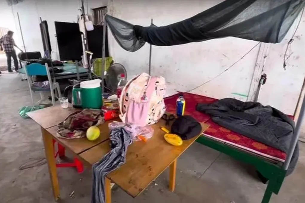 nghe-si-thuong-tin-song-o-khu-toi-tan-xap-xe-4